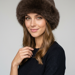 SOFIE - Elegant Cozy Hat - Brown - with model